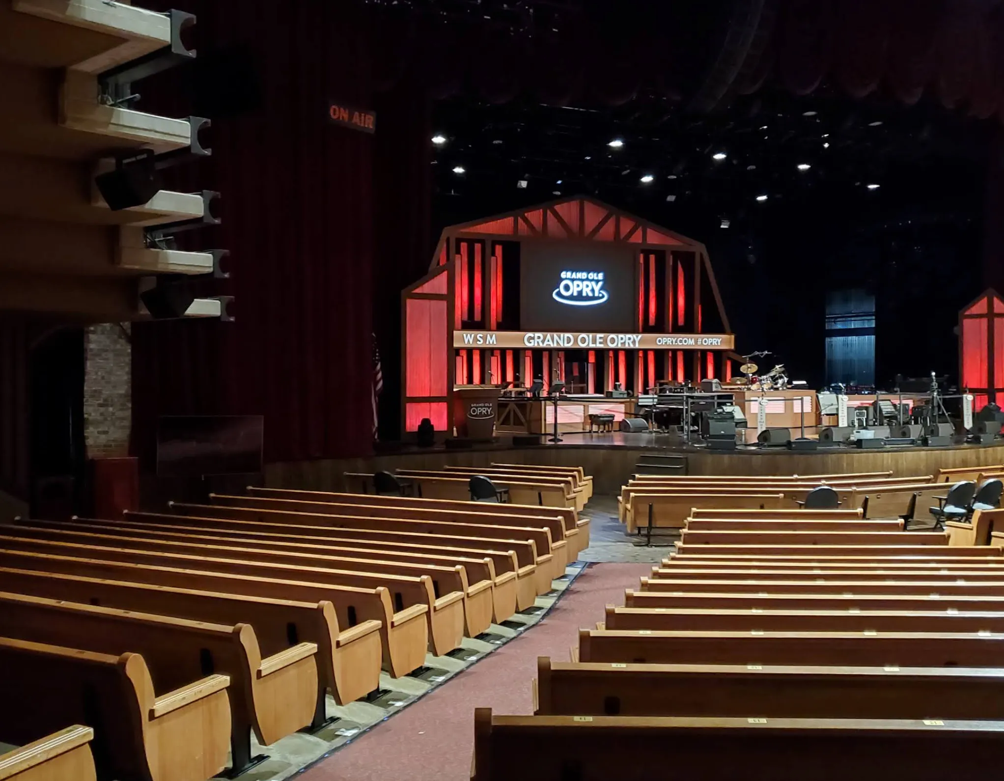 Image: Family walking toward the Grand Ole Opry entrance in the evening
