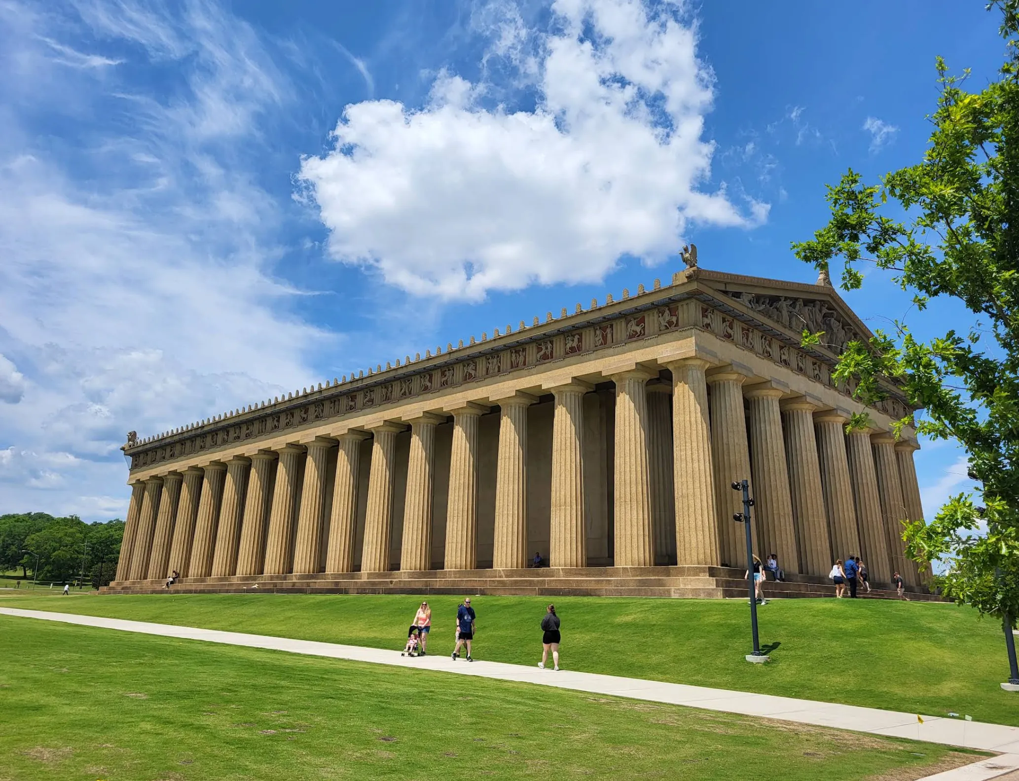 Image: Kids playing on the lawn in front of the Parthenon replica in Centennial Park